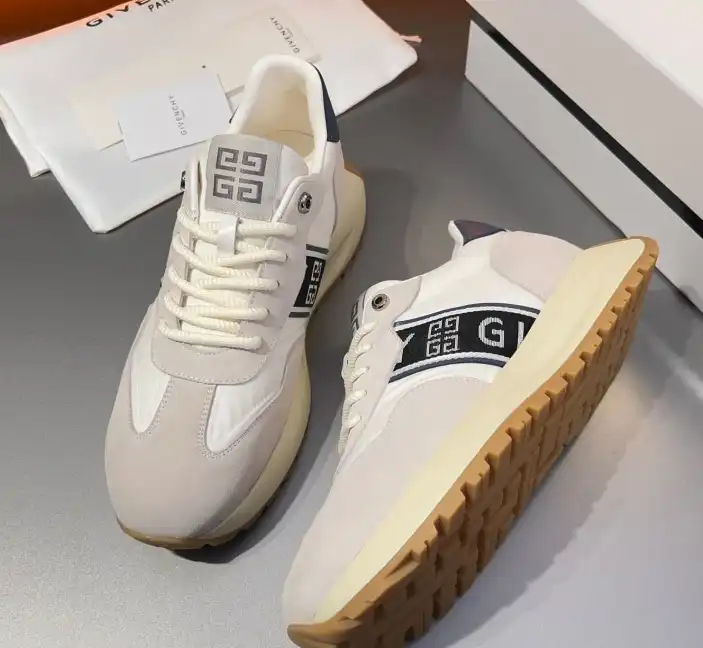 hype Givenchy Sneakers