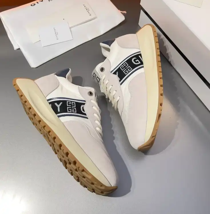 hype Givenchy Sneakers