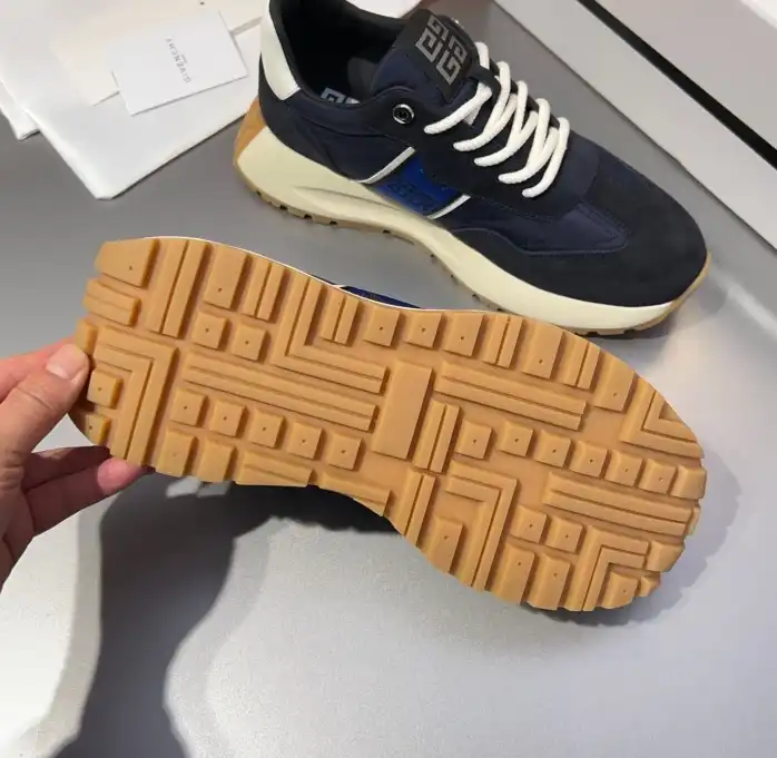 hype Givenchy Sneakers