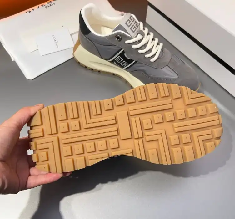 hype Givenchy Sneakers