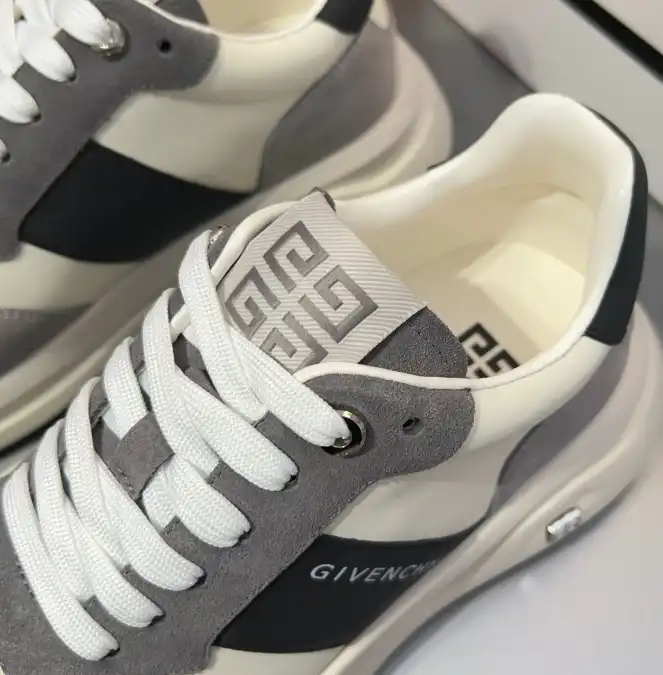 hype Givenchy Sneakers