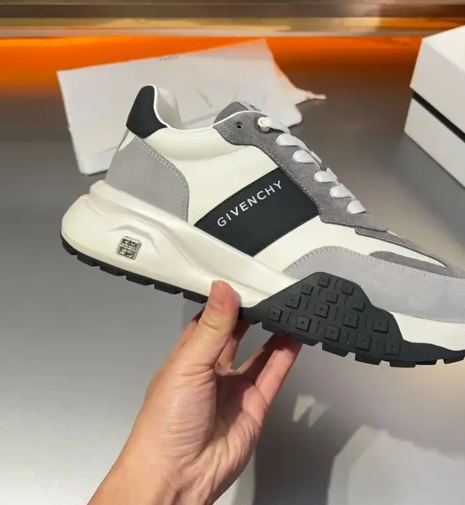 hype Givenchy Sneakers