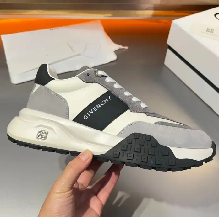 hype Givenchy Sneakers