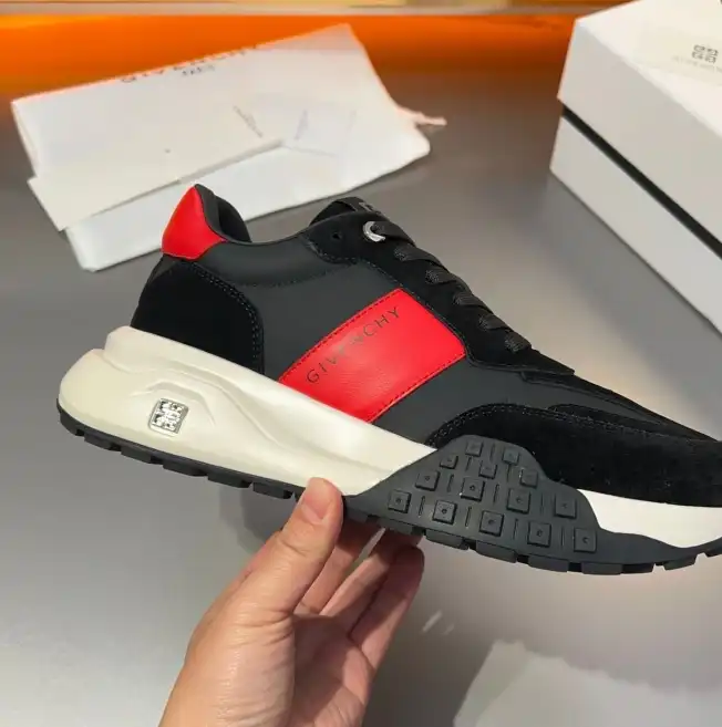 hype Givenchy Sneakers