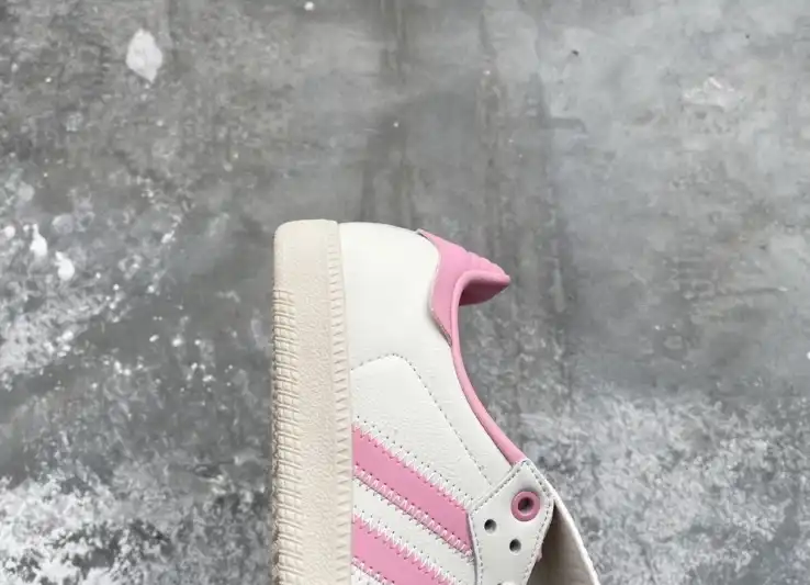 hype Adidas Sneakers