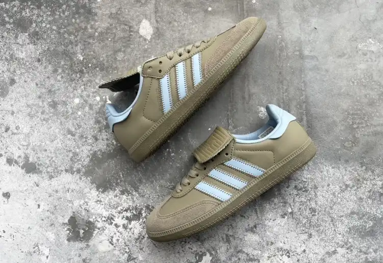 hype Adidas Sneakers