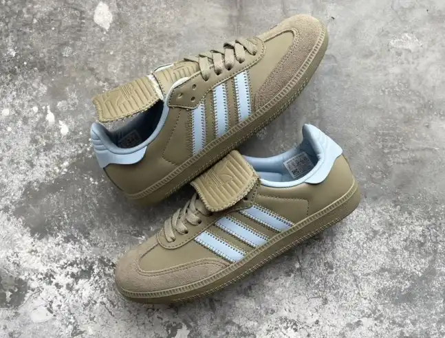 hype Adidas Sneakers