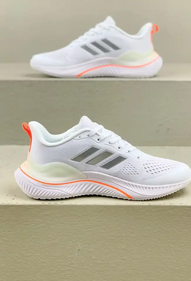 hype Adidas Sneakers