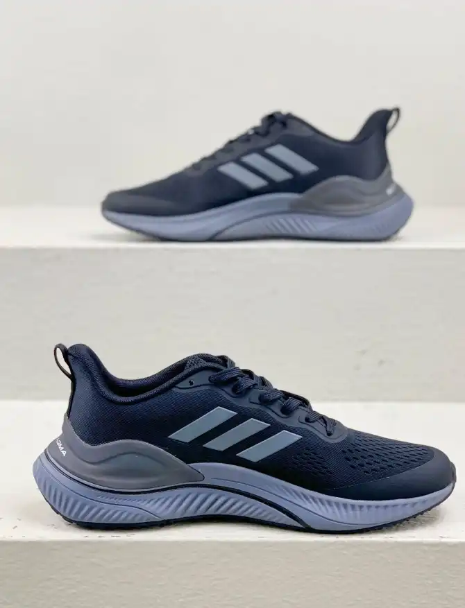 hype Adidas Sneakers