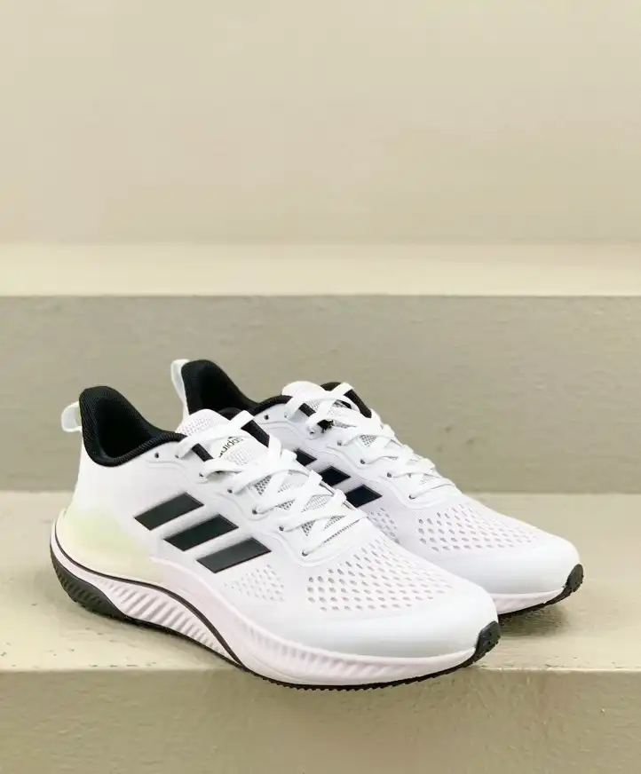 hype Adidas Sneakers