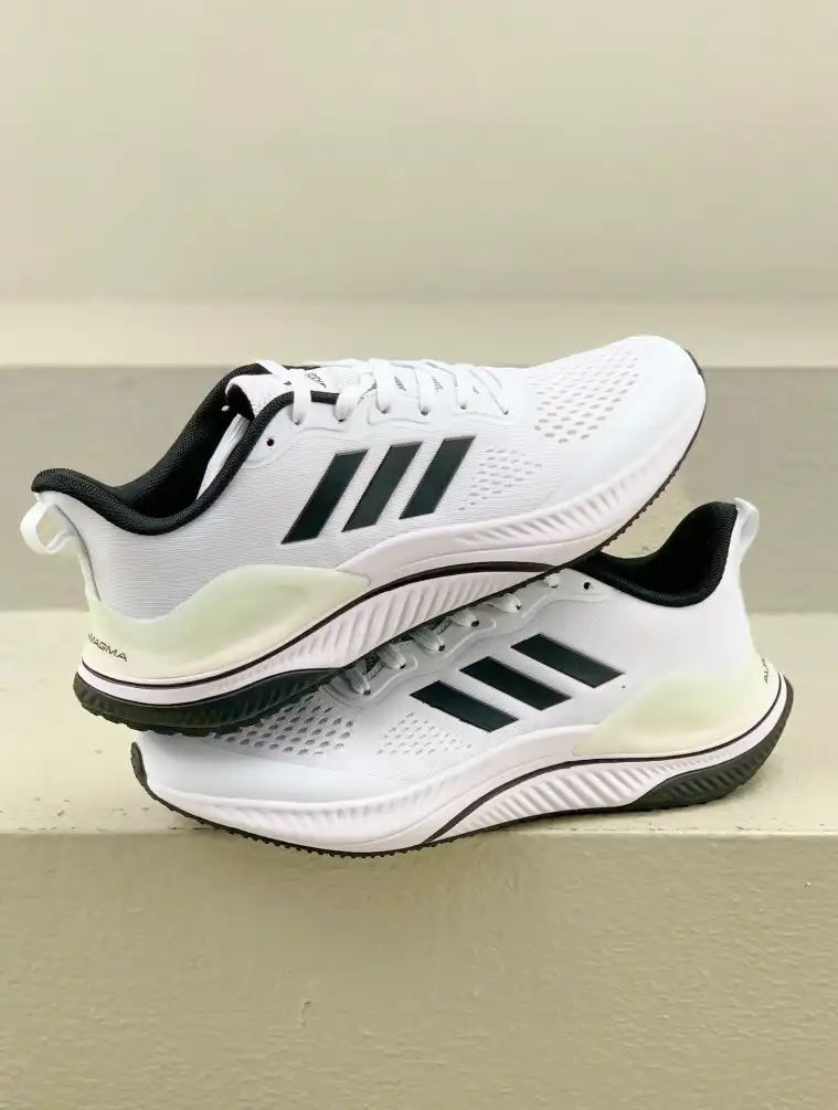 hype Adidas Sneakers