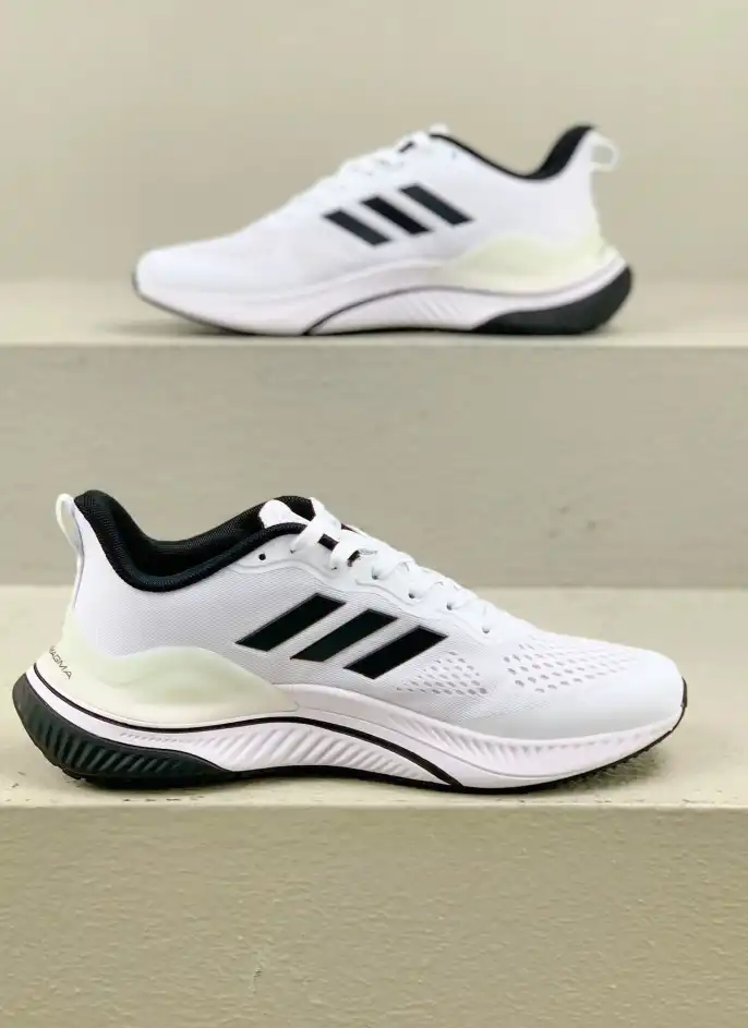 hype Adidas Sneakers