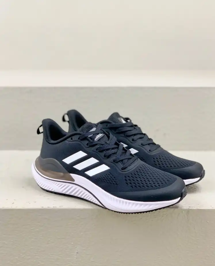 hype Adidas Sneakers