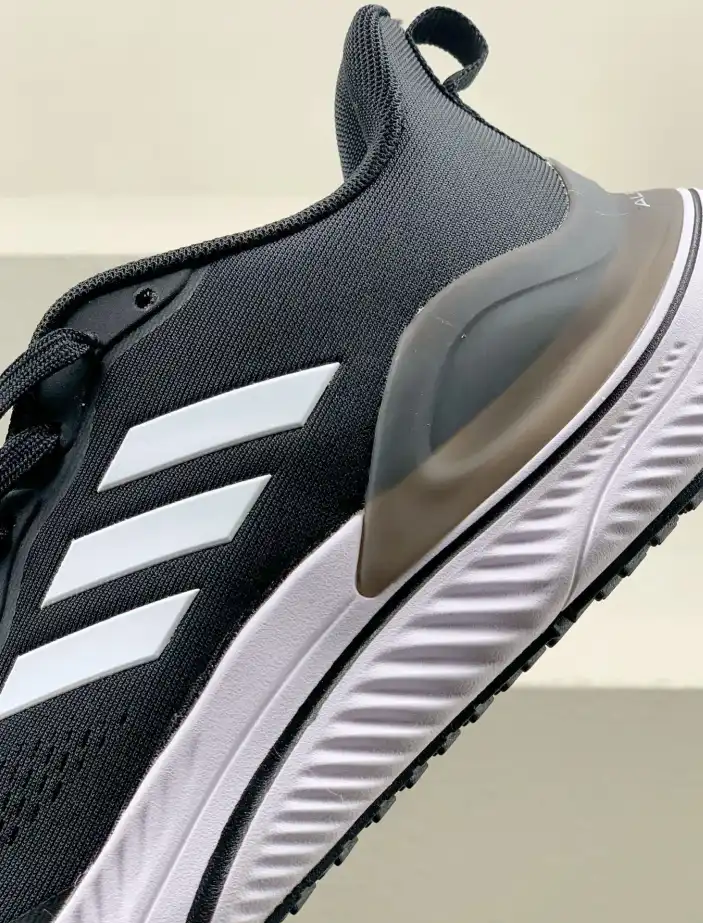 hype Adidas Sneakers