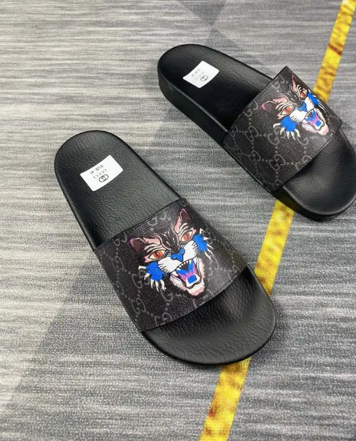 hype Gucci Slippers