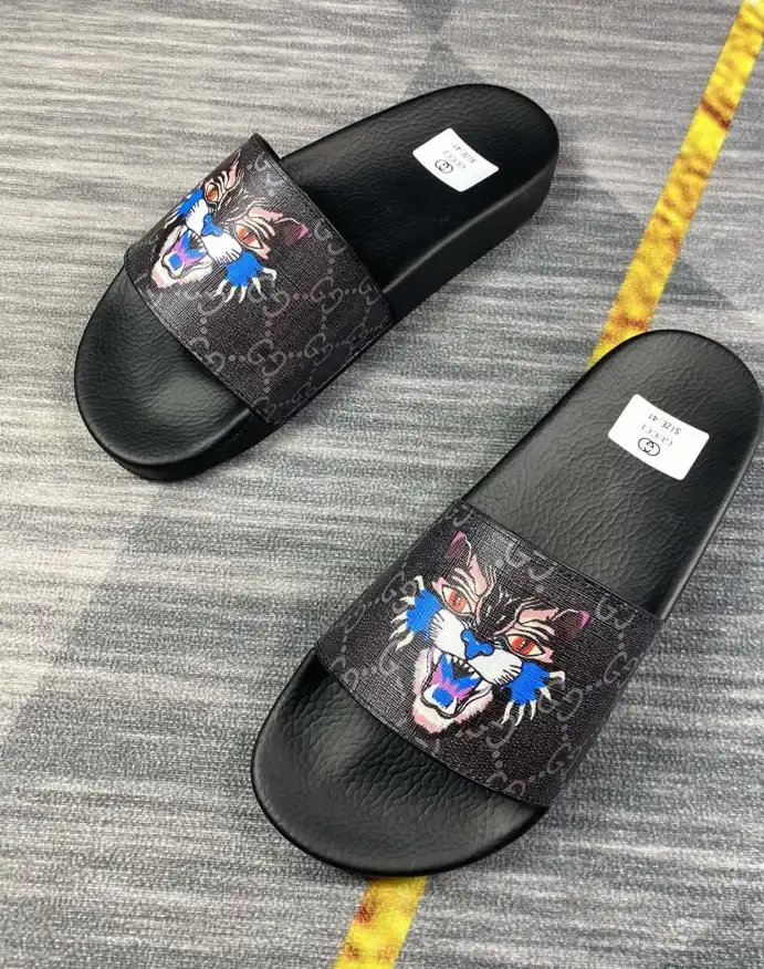 hype Gucci Slippers