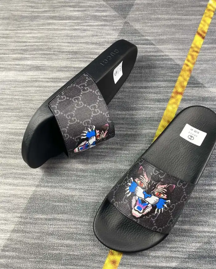 hype Gucci Slippers