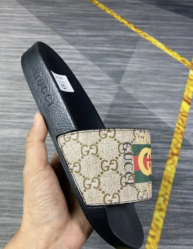 hype Gucci Slippers