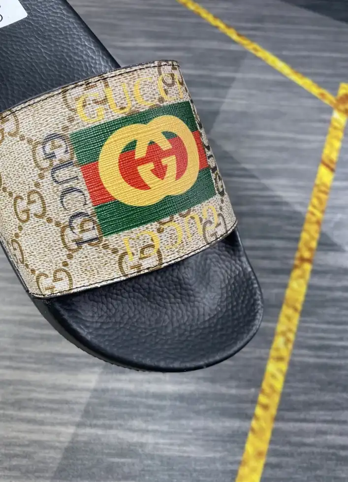 hype Gucci Slippers