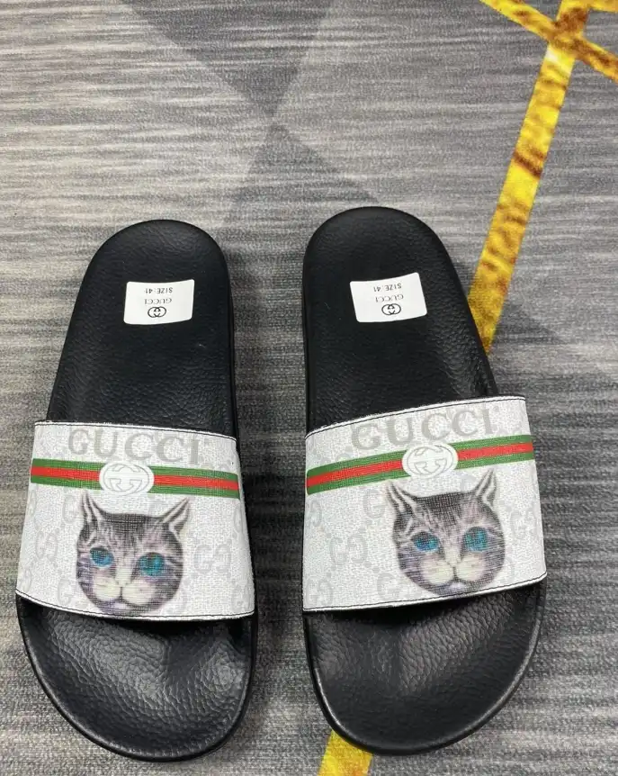 hype Gucci Slippers