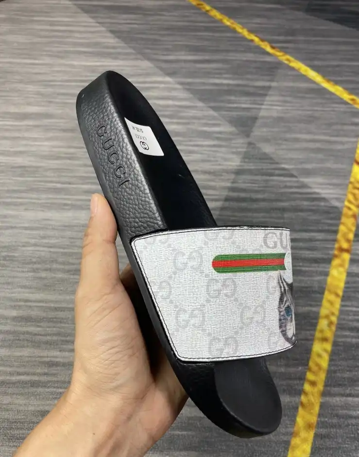 hype Gucci Slippers