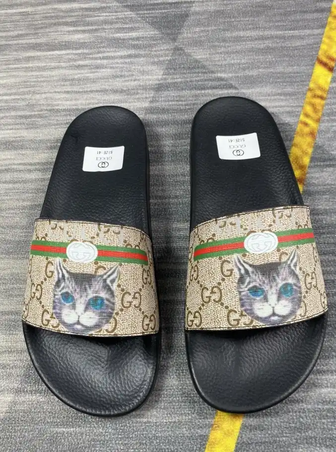 hype Gucci Slippers