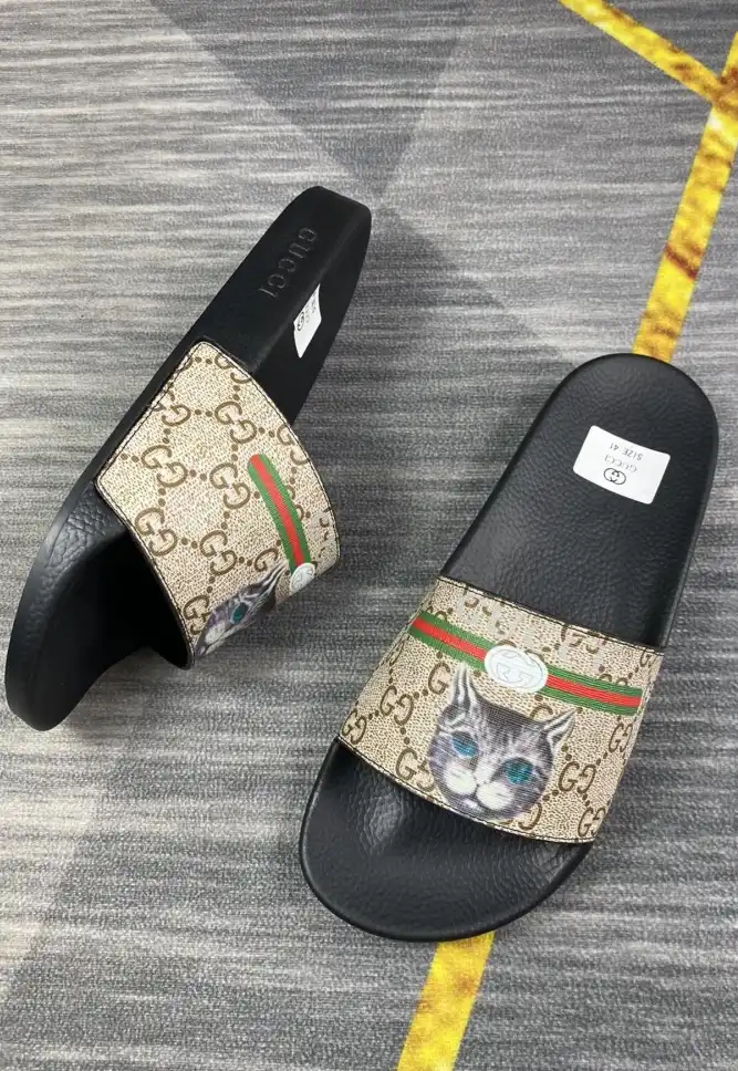 hype Gucci Slippers