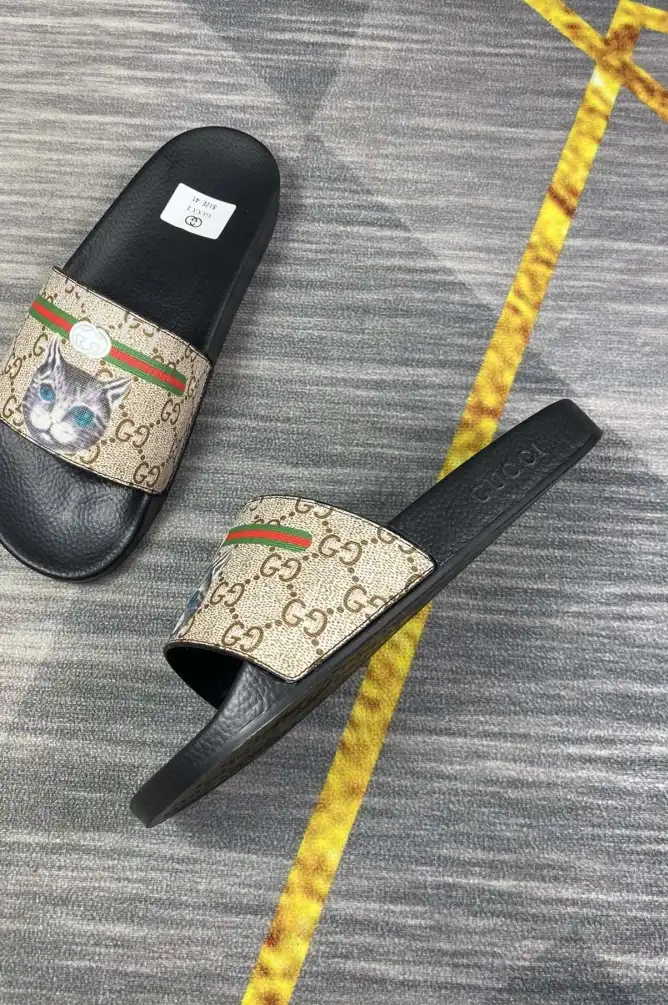 hype Gucci Slippers