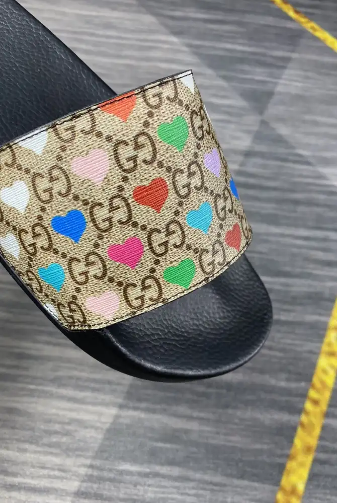 hype Gucci Slippers