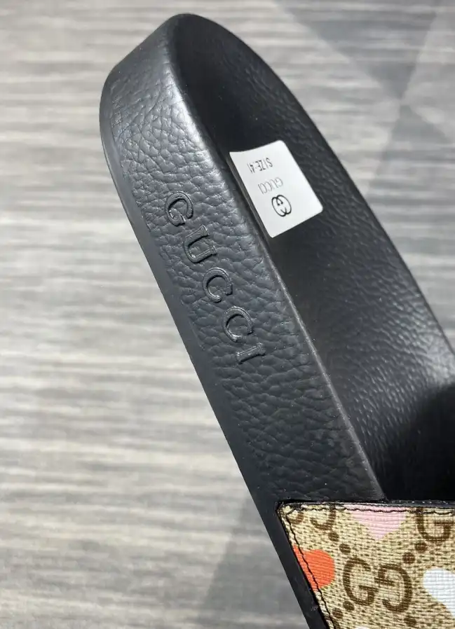 hype Gucci Slippers