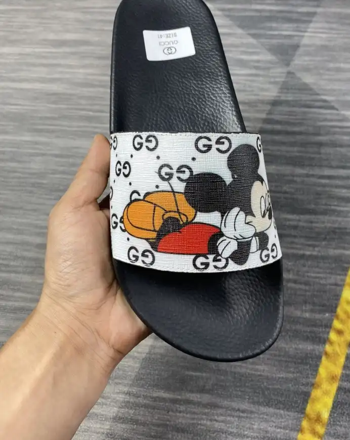 hype Gucci Slippers