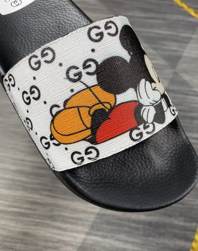 hype Gucci Slippers