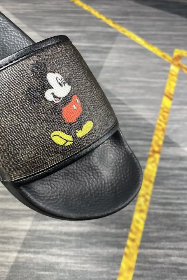 hype Gucci Slippers