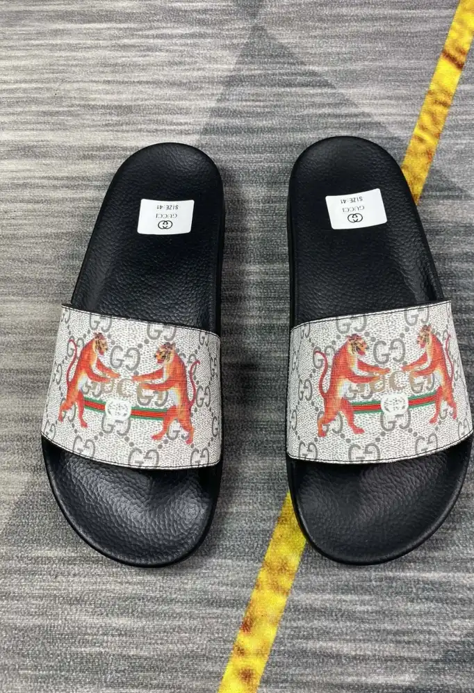 hype Gucci Slippers