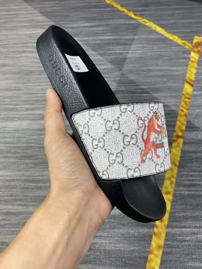 hype Gucci Slippers