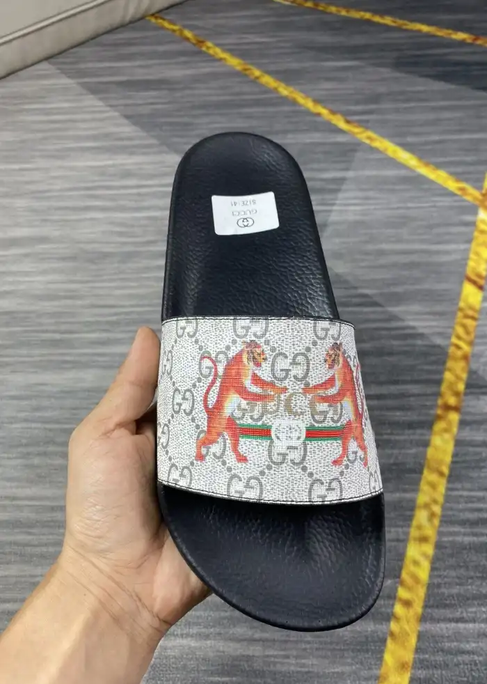 hype Gucci Slippers