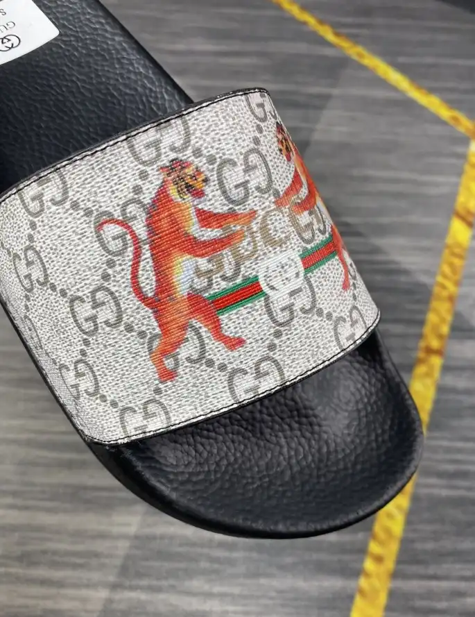 hype Gucci Slippers