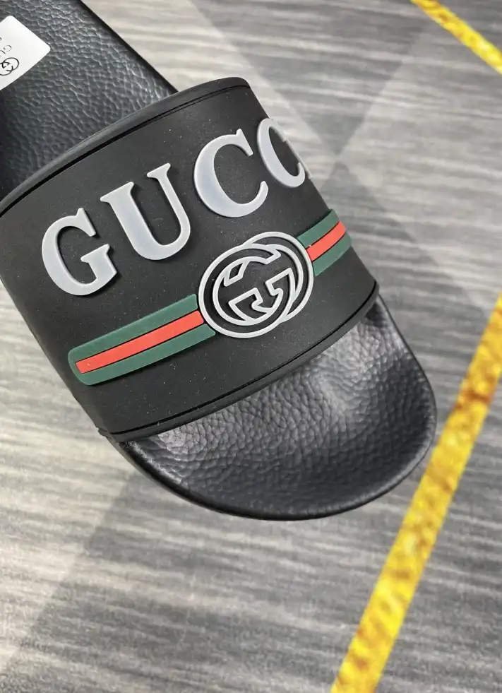 hype Gucci Slippers