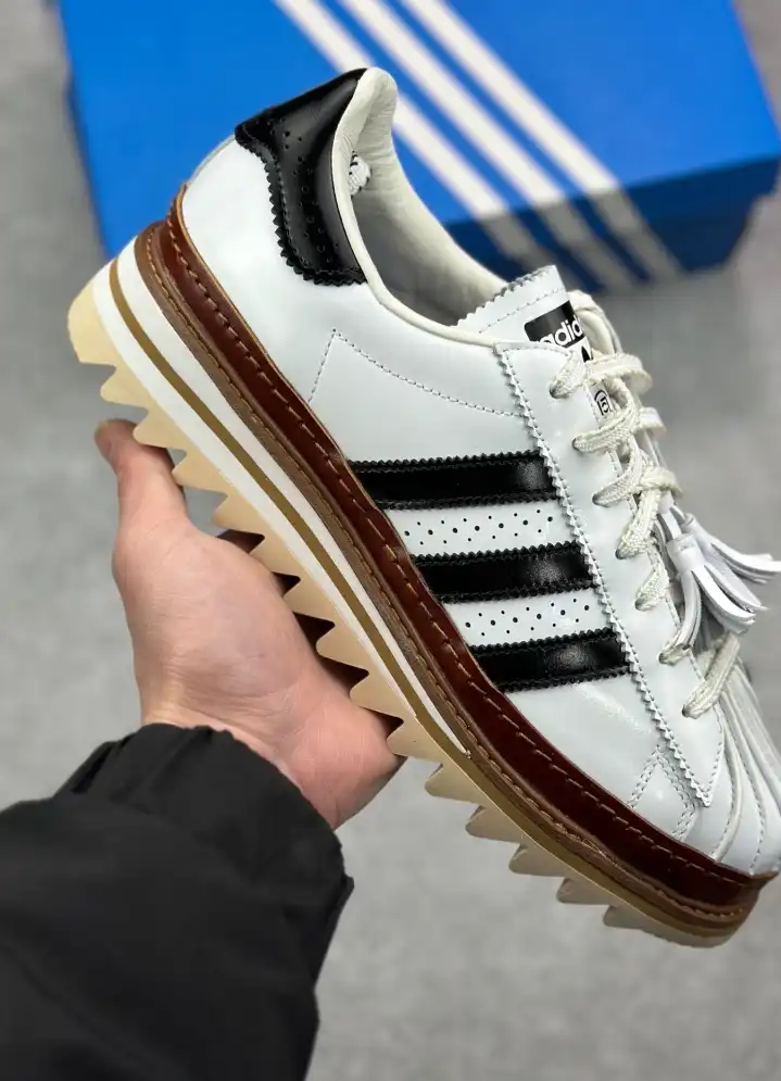 hype Adidas Sneakers