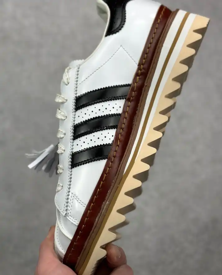 hype Adidas Sneakers