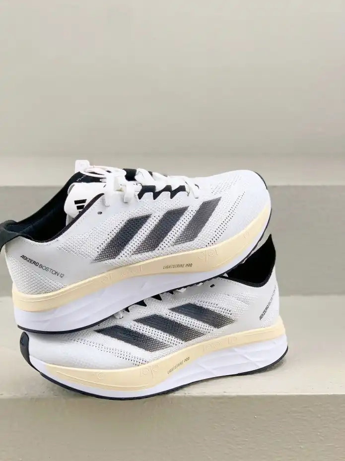 hype Adidas Sneakers