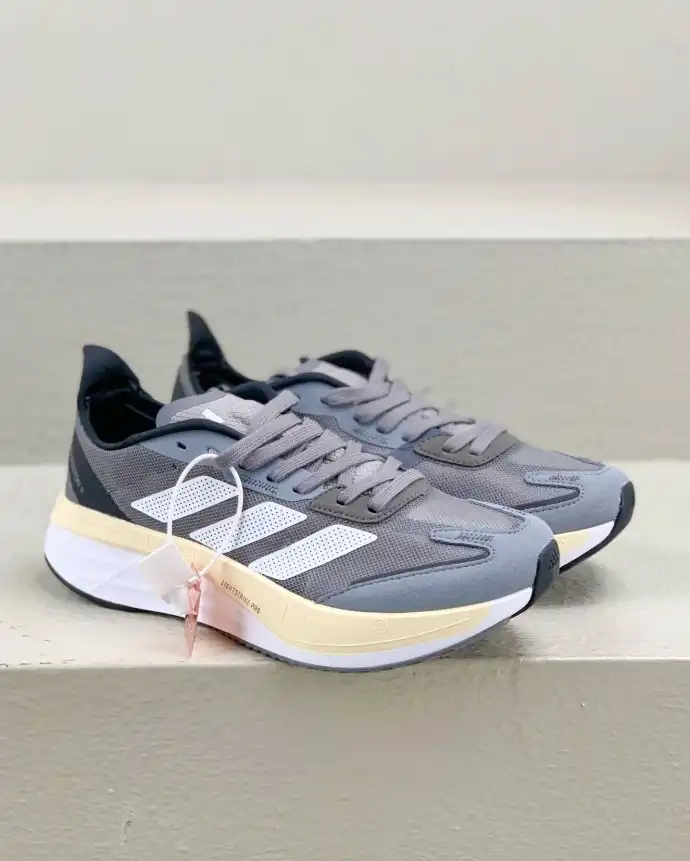 hype Adidas Sneakers