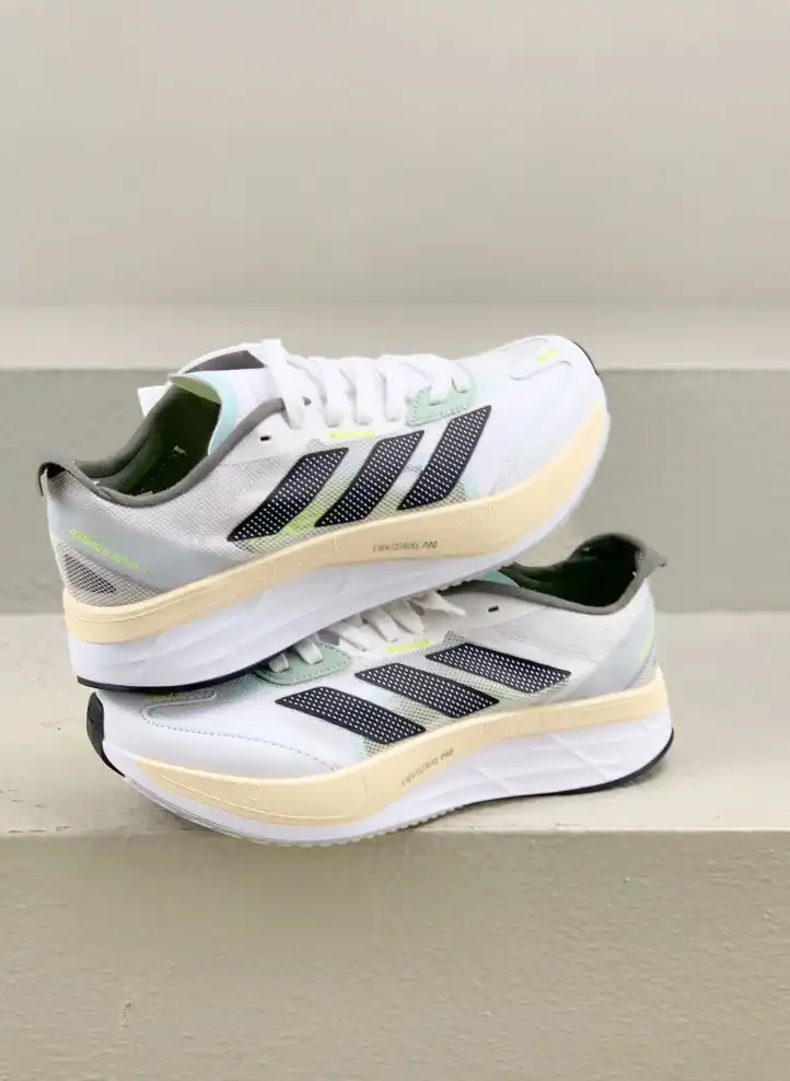 hype Adidas Sneakers