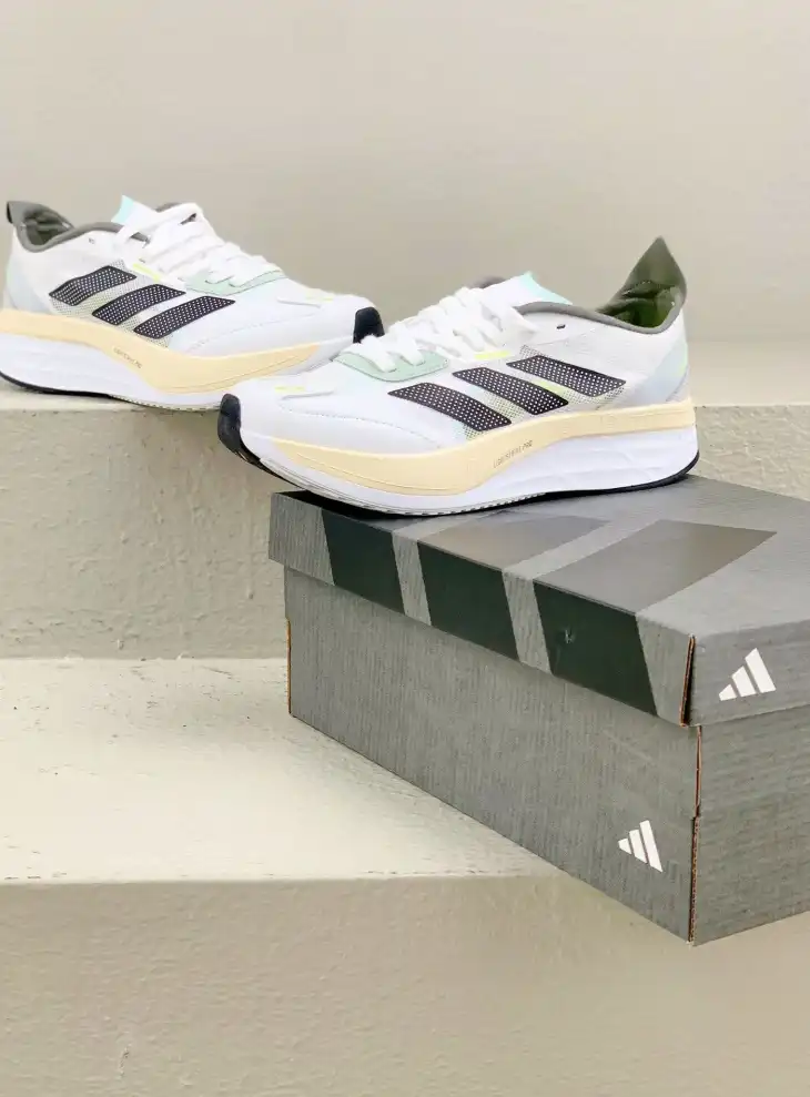 hype Adidas Sneakers