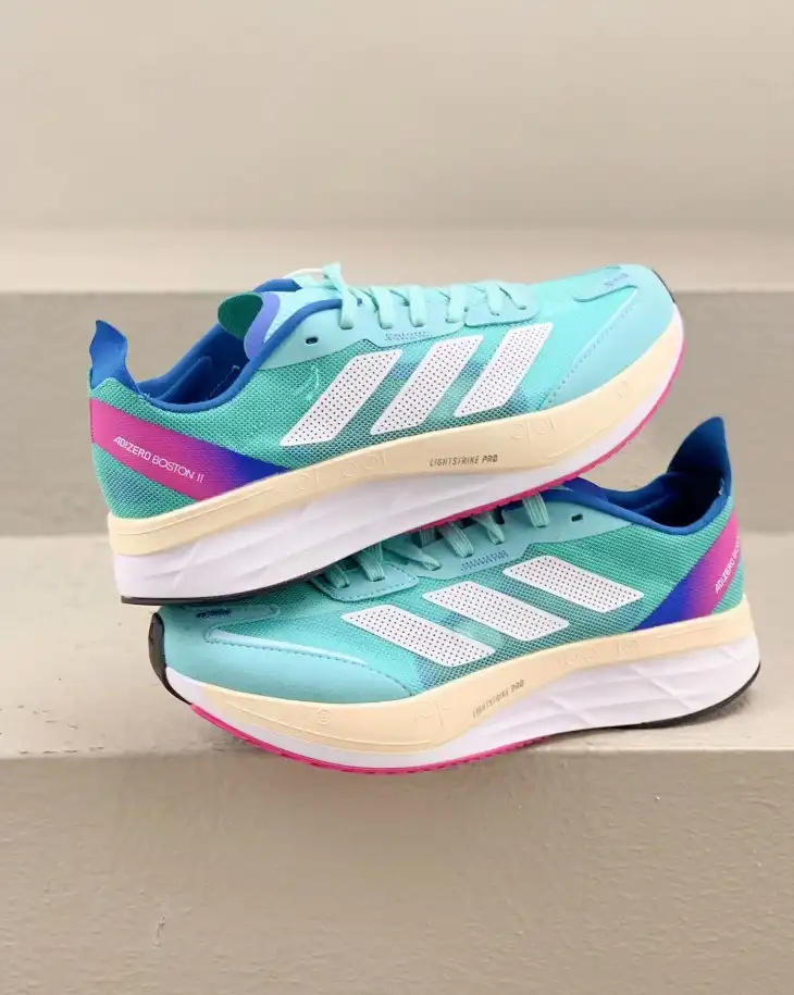 hype Adidas Sneakers