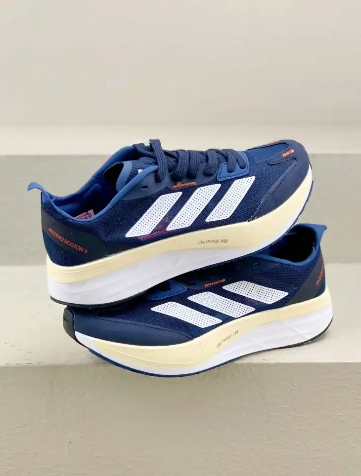 hype Adidas Sneakers