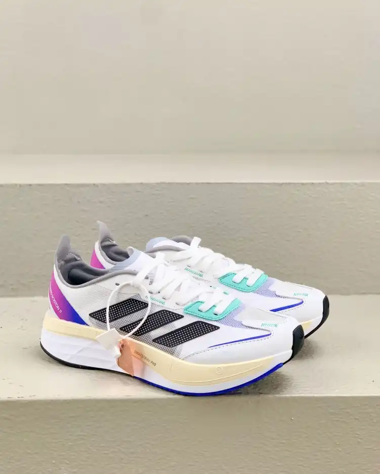 hype Adidas Sneakers