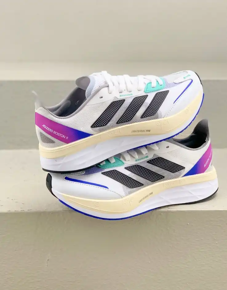 hype Adidas Sneakers