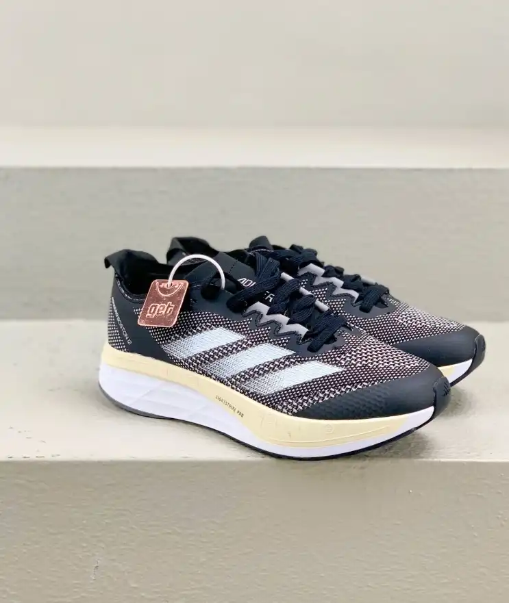 hype Adidas Sneakers