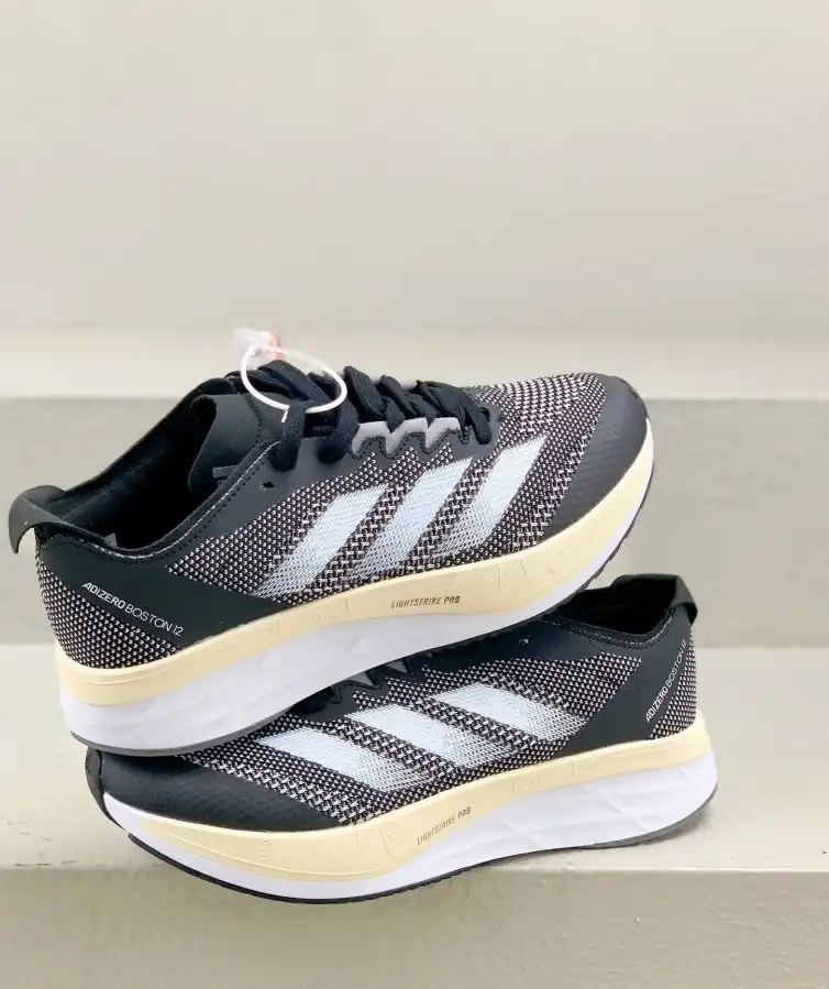 hype Adidas Sneakers